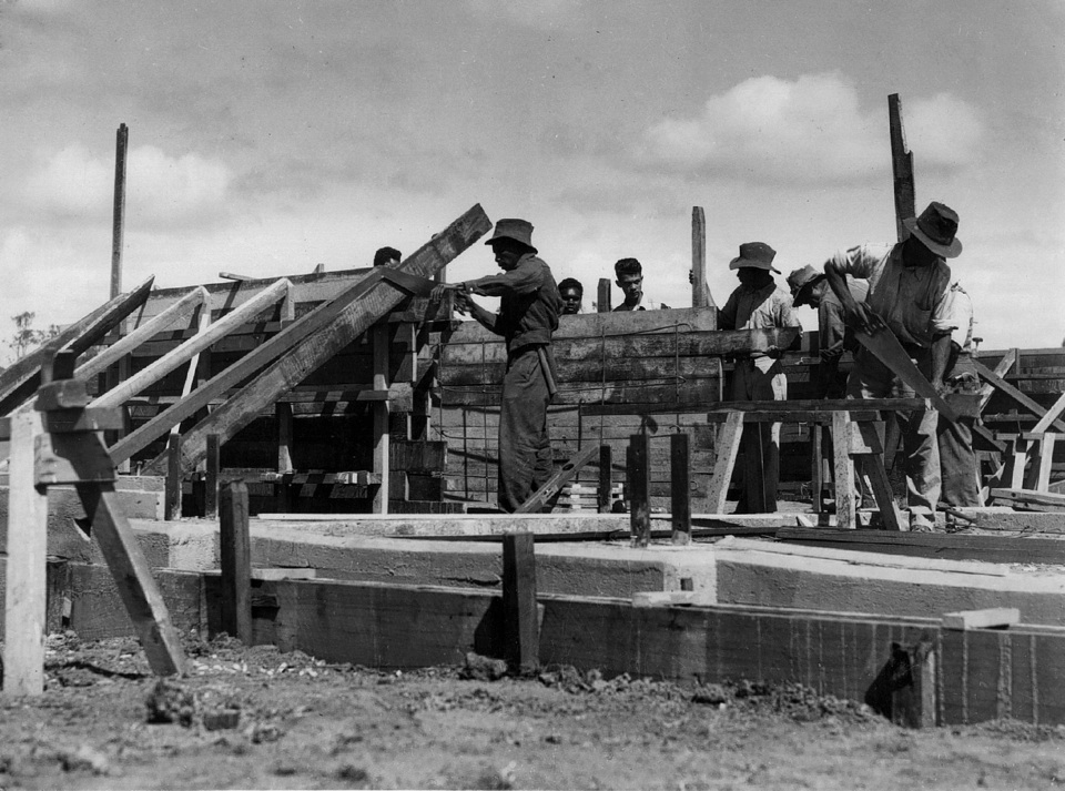 Aboriginal-carpenters-building-the-new-dairy-at-the-Aboriginal-Training-Farm-Cherbourg_1946